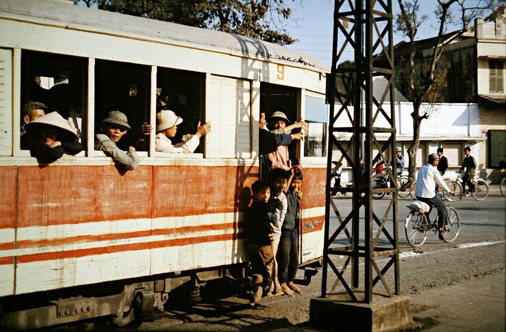 Return tickets to the past with photos of Hanoi in the 1970s